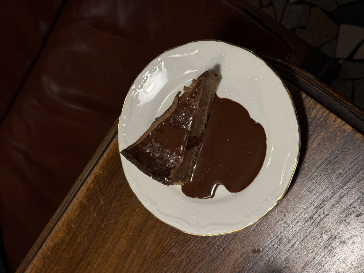 Part de tarte au chocolat, dessert maison des Parigots